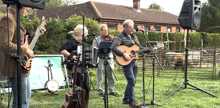 Live music with The Shaughrauns
